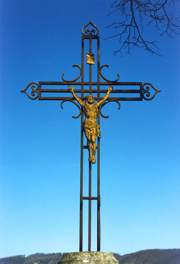 Sacrilège ou prodige ? - Page 2 La-croix-au-christ-jaune-31d9a10